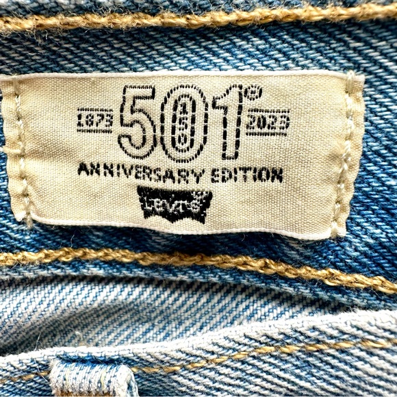 LEVIS Plus 501 Jeans Boho Embroidered Flowers Light Indigo - Picture 4 of 4